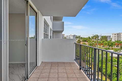 Condominio en venta en Bay Harbor Islands, Florida, 1 dormitorio, 110.74 m2 № 1381965 - foto 19