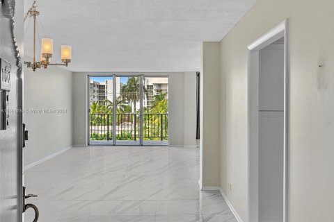 Condominio en venta en Bay Harbor Islands, Florida, 1 dormitorio, 110.74 m2 № 1381965 - foto 2