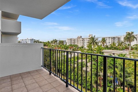 Condominio en venta en Bay Harbor Islands, Florida, 1 dormitorio, 110.74 m2 № 1381965 - foto 18