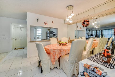 Condo in Pompano Beach, Florida, 2 bedrooms  № 1382054 - photo 9