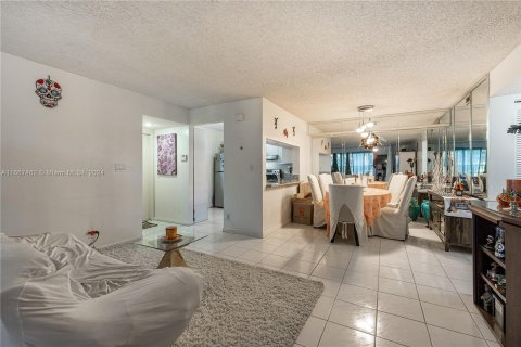 Condo in Pompano Beach, Florida, 2 bedrooms  № 1382054 - photo 10