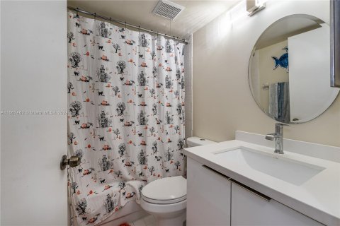 Condo in Pompano Beach, Florida, 2 bedrooms  № 1382054 - photo 8