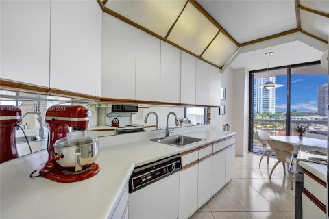 Condo in Aventura, Florida, 2 bedrooms  № 1423376 - photo 10