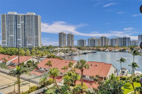 Condo in Aventura, Florida, 2 bedrooms  № 1423376 - photo 25