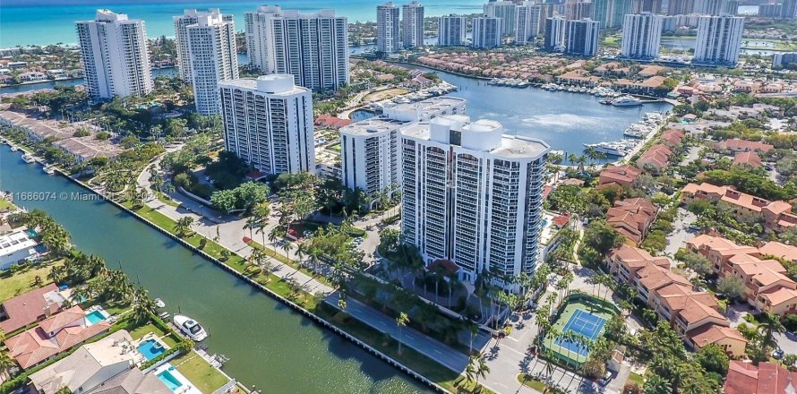 Condo in Aventura, Florida, 2 bedrooms  № 1423376