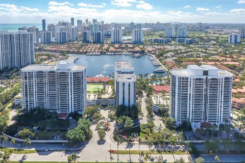 Condo in Aventura, Florida, 2 bedrooms  № 1423376 - photo 9