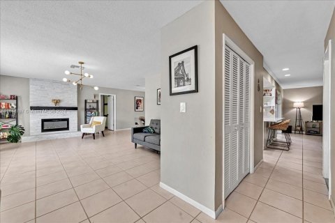 Casa en venta en Coral Springs, Florida, 4 dormitorios, 191.94 m2 № 1325655 - foto 7