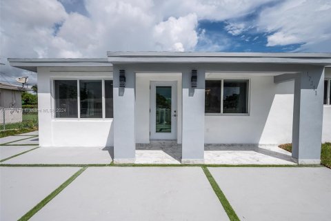 Casa en venta en Miami Gardens, Florida, 4 dormitorios, 128.95 m2 № 1365628 - foto 11