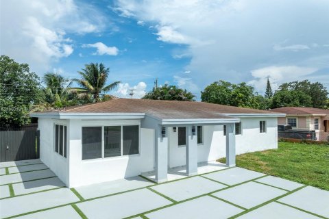 Casa en venta en Miami Gardens, Florida, 4 dormitorios, 128.95 m2 № 1365628 - foto 7