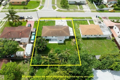 Casa en venta en Miami Gardens, Florida, 4 dormitorios, 128.95 m2 № 1365628 - foto 5