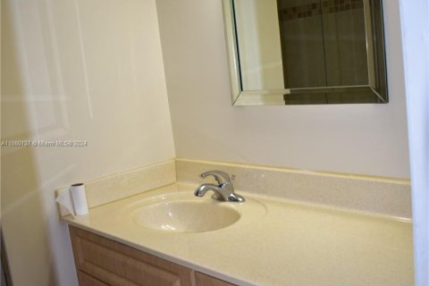 Condo in Sunrise, Florida, 2 bedrooms  № 1365630 - photo 15