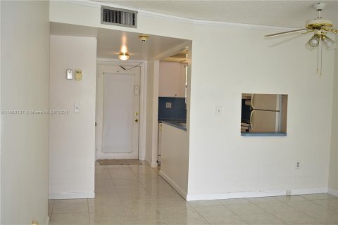 Condo in Sunrise, Florida, 2 bedrooms  № 1365630 - photo 11