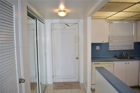 Condo in Sunrise, Florida, 2 bedrooms  № 1365630 - photo 5