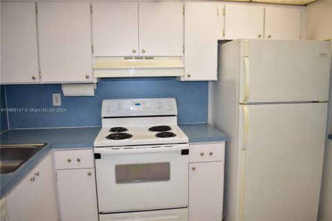 Condo in Sunrise, Florida, 2 bedrooms  № 1365630 - photo 8