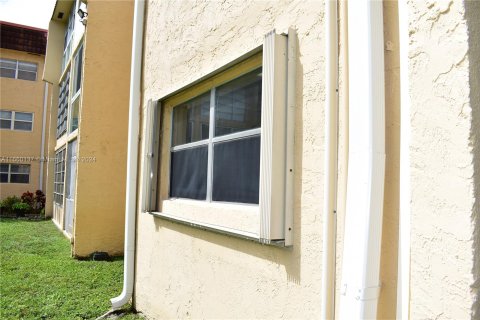 Condo in Sunrise, Florida, 2 bedrooms  № 1365630 - photo 29