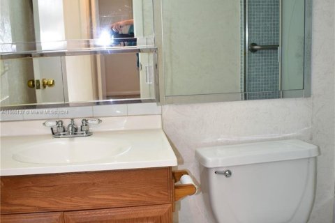 Condo in Sunrise, Florida, 2 bedrooms  № 1365630 - photo 28