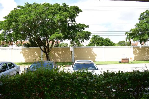 Condo in Sunrise, Florida, 2 bedrooms  № 1365630 - photo 3