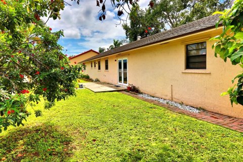 Villa ou maison à vendre à Tamarac, Floride: 3 chambres, 170.29 m2 № 869434 - photo 2