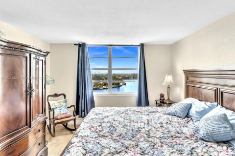 Condo in Miami Beach, Florida, 1 bedroom  № 1281337 - photo 17