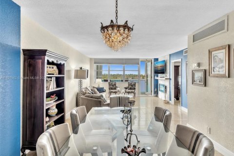 Condo in Miami Beach, Florida, 1 bedroom  № 1281337 - photo 11