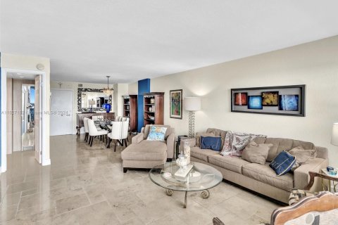 Condo in Miami Beach, Florida, 1 bedroom  № 1281337 - photo 9