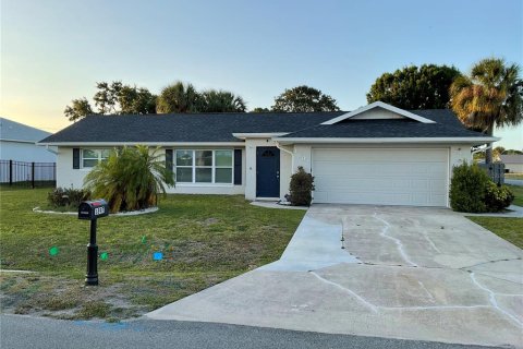 House in Palm Bay, Florida 3 bedrooms, 134.71 sq.m. № 1244197 - photo 1