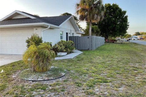 House in Palm Bay, Florida 3 bedrooms, 134.71 sq.m. № 1244197 - photo 2