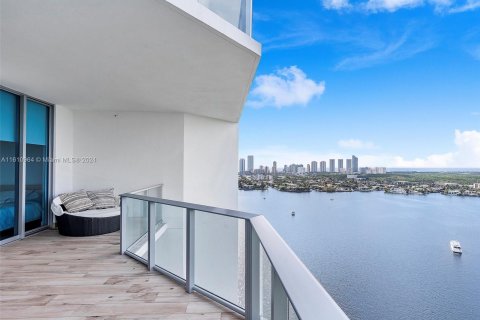 Condominio en venta en North Miami Beach, Florida, 2 dormitorios, 162.58 m2 № 1233659 - foto 2