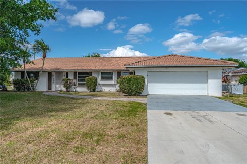 House in Port Charlotte, Florida 3 bedrooms, 184.13 sq.m. № 914542 - photo 25