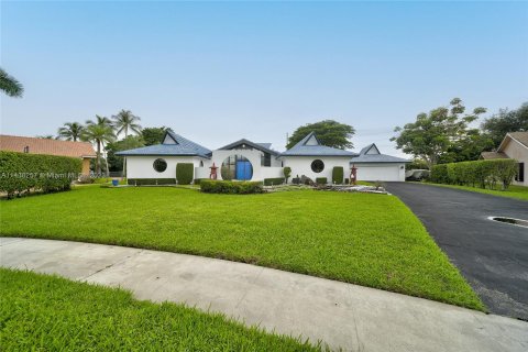 Villa ou maison à vendre à Plantation, Floride: 5 chambres, 413.97 m2 № 674390 - photo 3