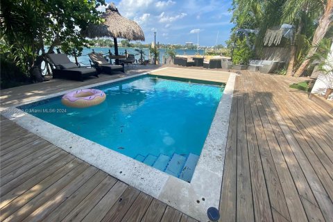 Casa en venta en Miami Beach, Florida, 4 dormitorios, 286.14 m2 № 1377412 - foto 1