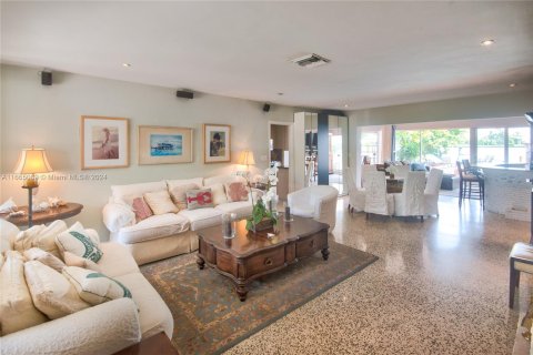 Casa en venta en Miami Beach, Florida, 4 dormitorios, 286.14 m2 № 1377412 - foto 23