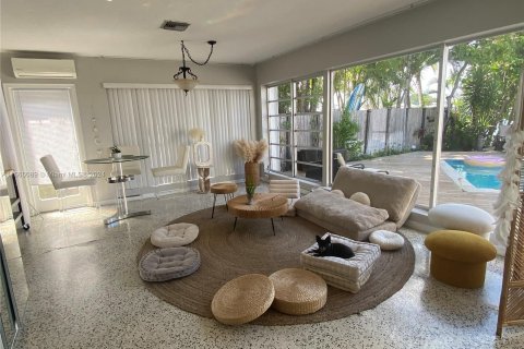 House in Miami Beach, Florida 4 bedrooms, 286.14 sq.m. № 1377412 - photo 9