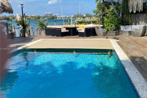 Casa en venta en Miami Beach, Florida, 4 dormitorios, 286.14 m2 № 1377412 - foto 28