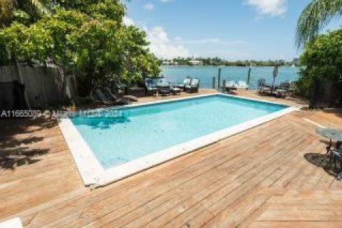 Casa en venta en Miami Beach, Florida, 4 dormitorios, 286.14 m2 № 1377412 - foto 15