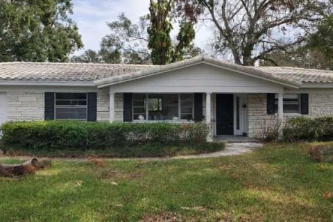 House in Tampa, Florida 3 bedrooms, 159.98 sq.m. № 1426823 - photo 1