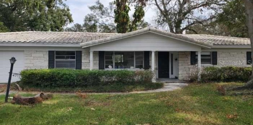 House in Tampa, Florida 3 bedrooms, 159.98 sq.m. № 1426823