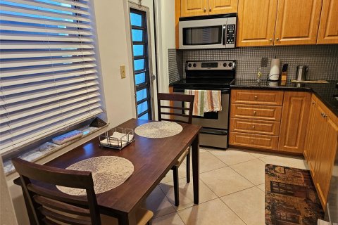 Condo in Lauderdale Lakes, Florida, 2 bedrooms  № 990529 - photo 17