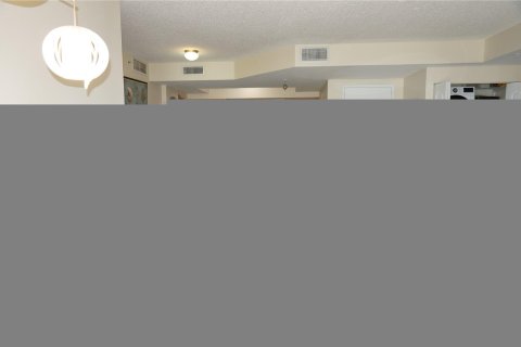 Condominio en alquiler en Sunny Isles Beach, Florida, 2 dormitorios, 106 m2 № 20270 - foto 4