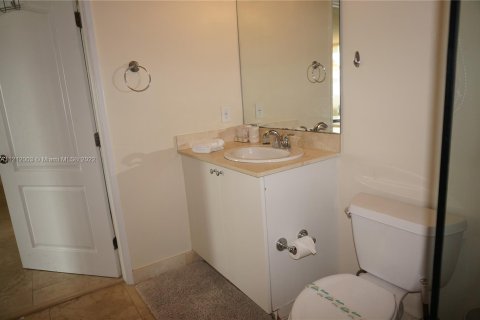 Copropriété à louer à Sunny Isles Beach, Floride: 2 chambres, 106 m2 № 20270 - photo 20