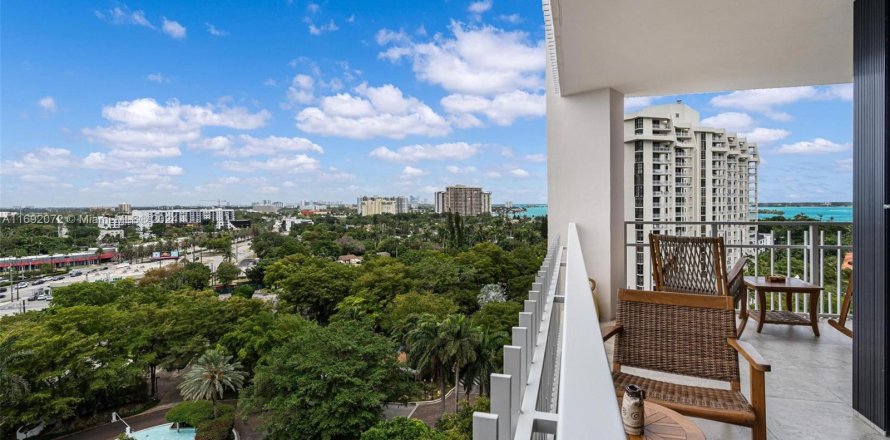 Condominio en Miami, Florida, 2 dormitorios  № 1439938