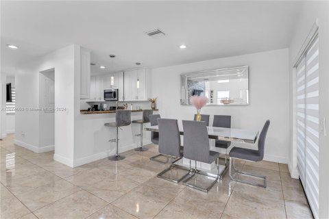 Adosado en venta en Coral Springs, Florida, 3 dormitorios, 185.8 m2 № 1398995 - foto 12