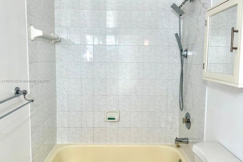 Condominio en venta en Miami Beach, Florida, 1 dormitorio, 75.25 m2 № 1398994 - foto 11