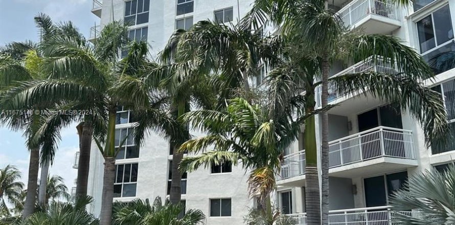 Condominio en Miami Beach, Florida, 1 dormitorio  № 1398994