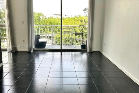 Condo in Miami Beach, Florida, 1 bedroom  № 1398994 - photo 2