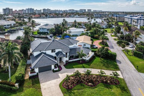 House in Delray Beach, Florida 5 bedrooms, 424.56 sq.m. № 984329 - photo 5