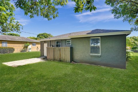 House in Delray Beach, Florida 3 bedrooms, 123.75 sq.m. № 1364843 - photo 17