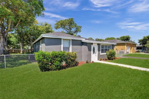 House in Delray Beach, Florida 3 bedrooms, 123.75 sq.m. № 1364843 - photo 21