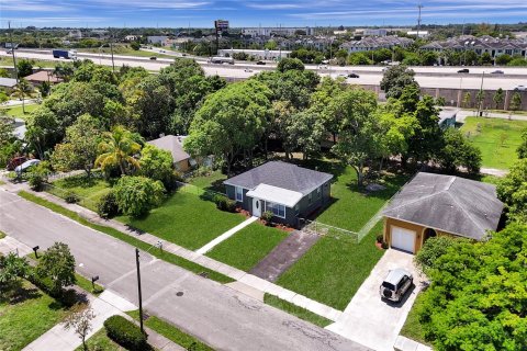 Villa ou maison à vendre à Delray Beach, Floride: 3 chambres, 123.75 m2 № 1364843 - photo 4