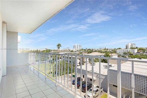 Copropriété à vendre à Miami Beach, Floride: 2 chambres, 96.34 m2 № 1364841 - photo 8